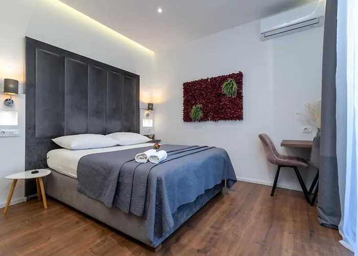 Antares Luxury 3* Split