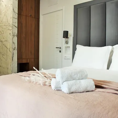 Antares Luxury 3* سبليت