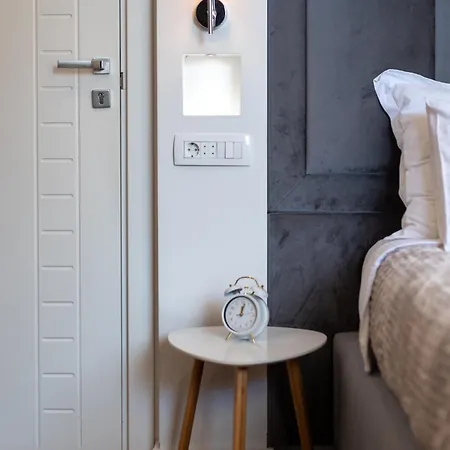 Antares Luxury بيت ضيافة سبليت